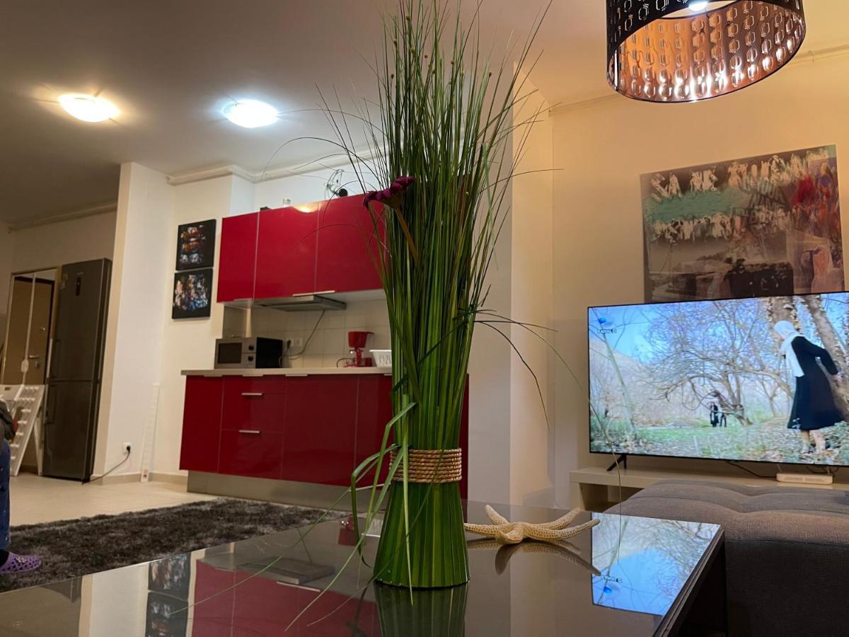 Apartment Happiness By Nicole Jutka, Visual Artist Olimp Exterior foto